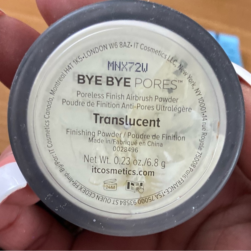 IT Cosmetics Bye Bye Pores Translucent Powder